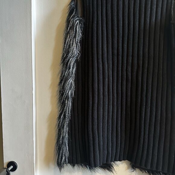 Adrianna Papell Women's Black Faux Fur Sweater Vest Size Small Holiday Party - Picture 9 of 11